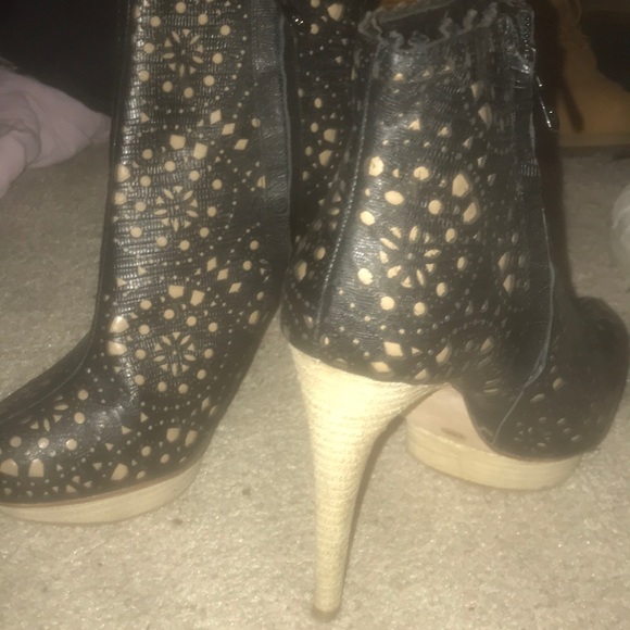 Heels - Picture 3 of 3